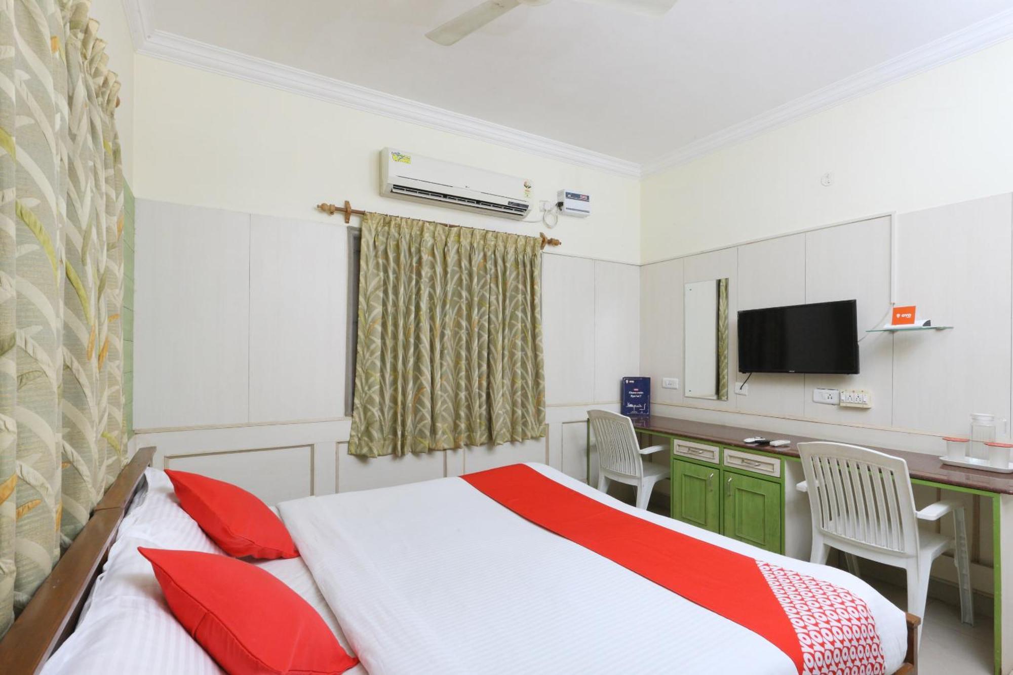 Hotel OYO 8355 Tranquil Nest à Chennai Extérieur photo